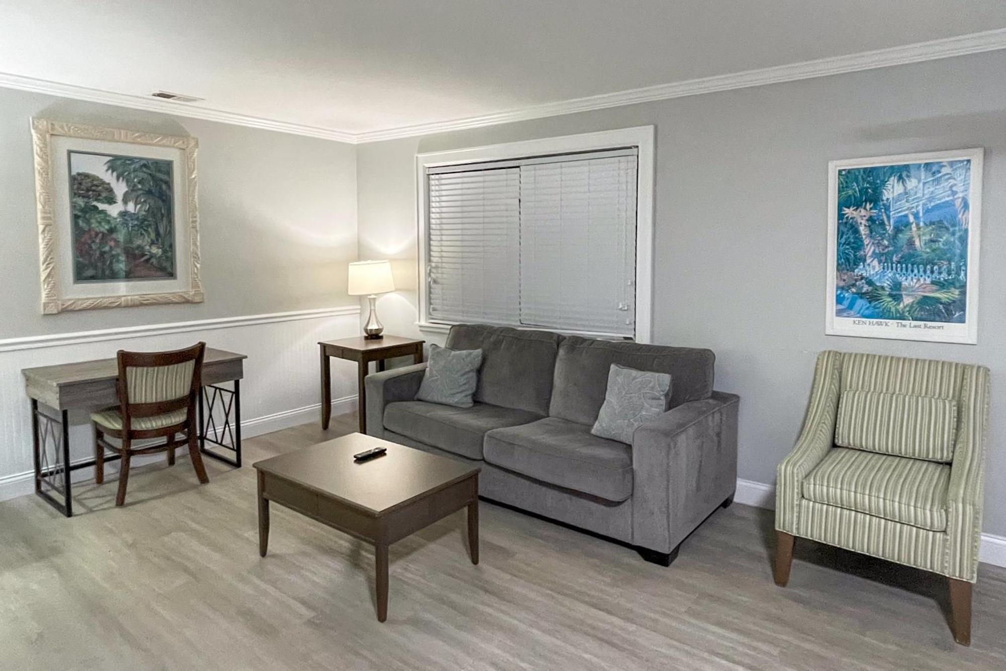 Marco Island Lakeside Inn Bagian luar foto
